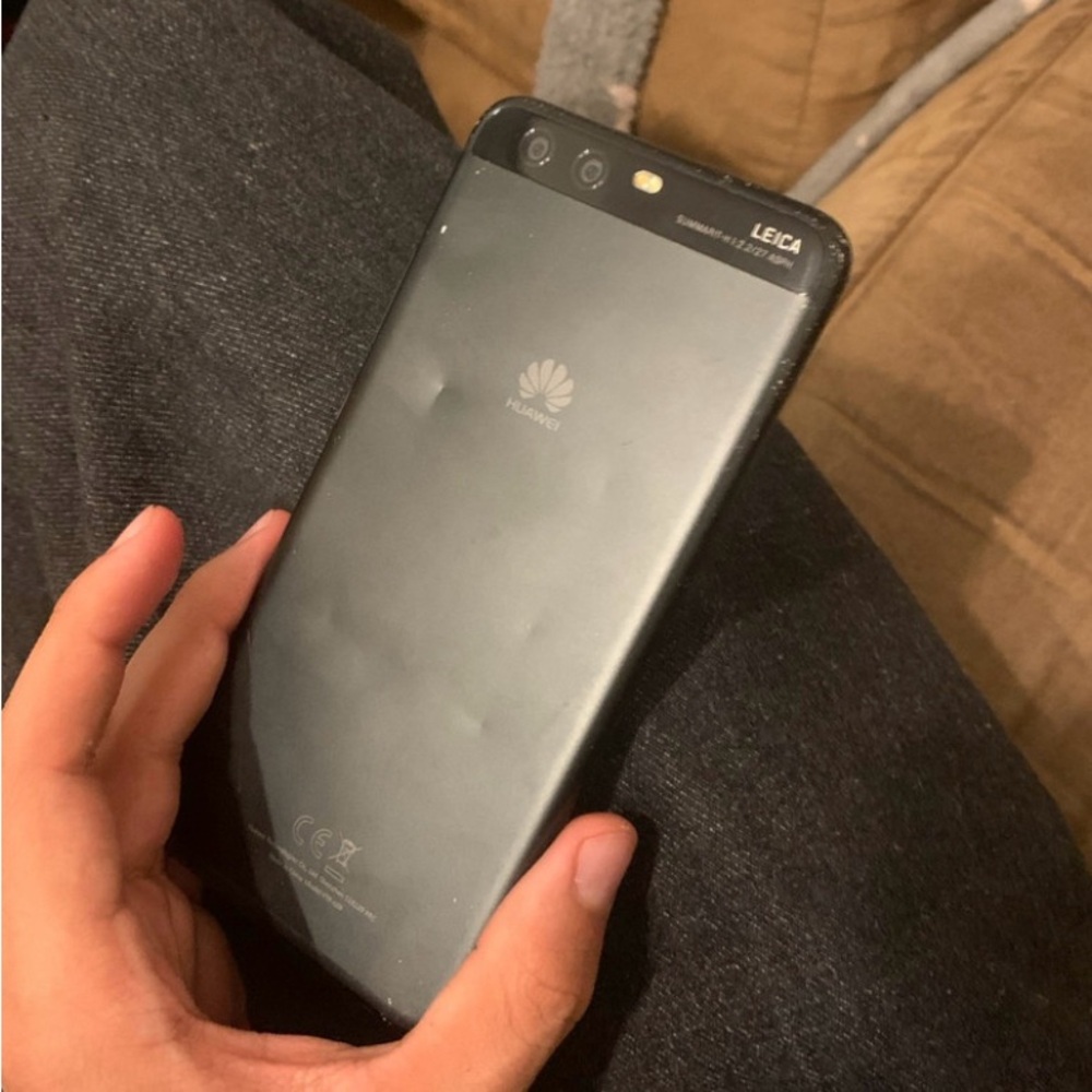 Huawei p10 color black in really good condition for more info contact
